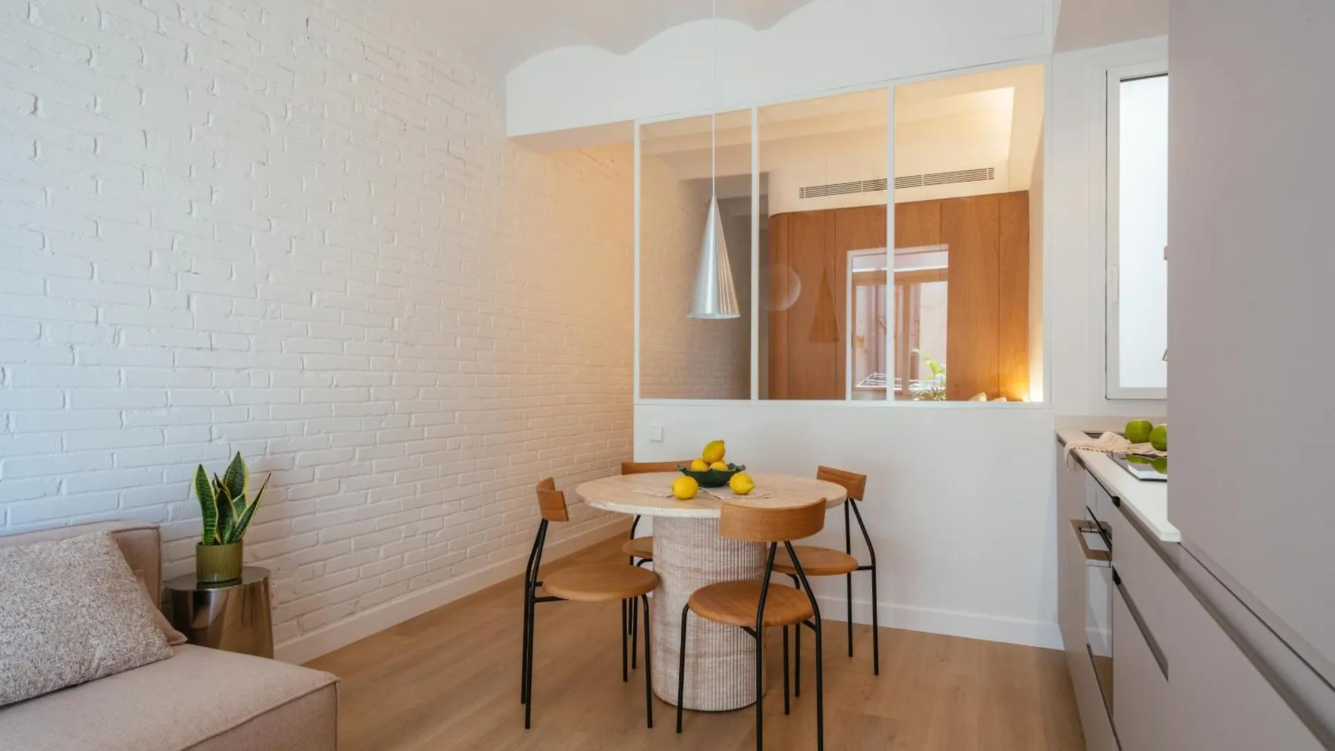 Newly Renovated Stylish Eixample - Great Location Apartamento Barcelona
