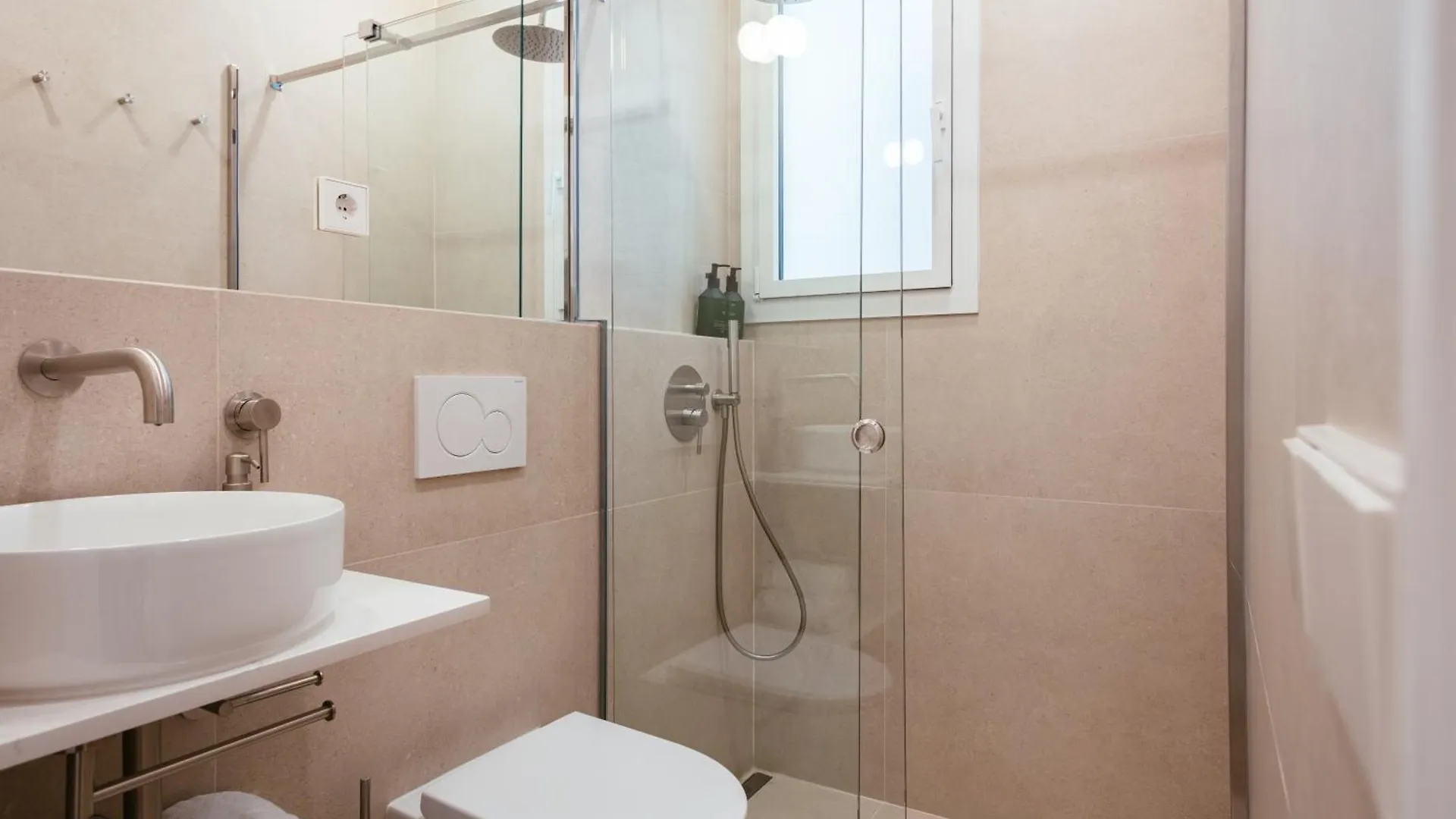 Newly Renovated Stylish Eixample - Great Location Apartamento Barcelona Espanha