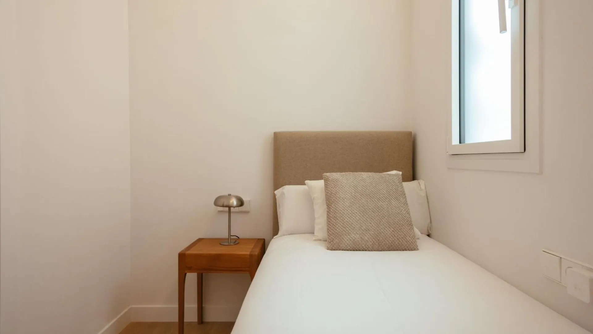 Newly Renovated Stylish Eixample - Great Location Apartment Barcelona