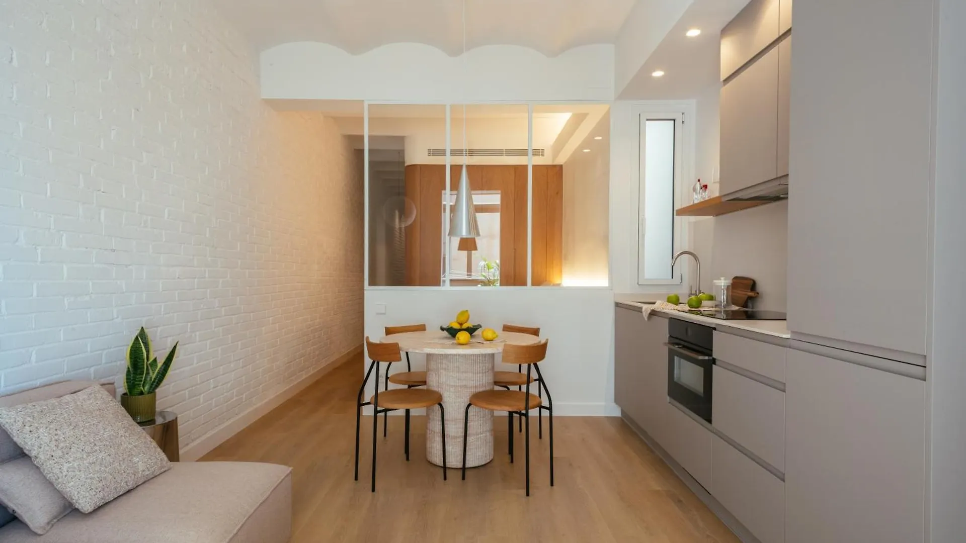 Newly Renovated Stylish Eixample - Great Location Apartment Barcelona