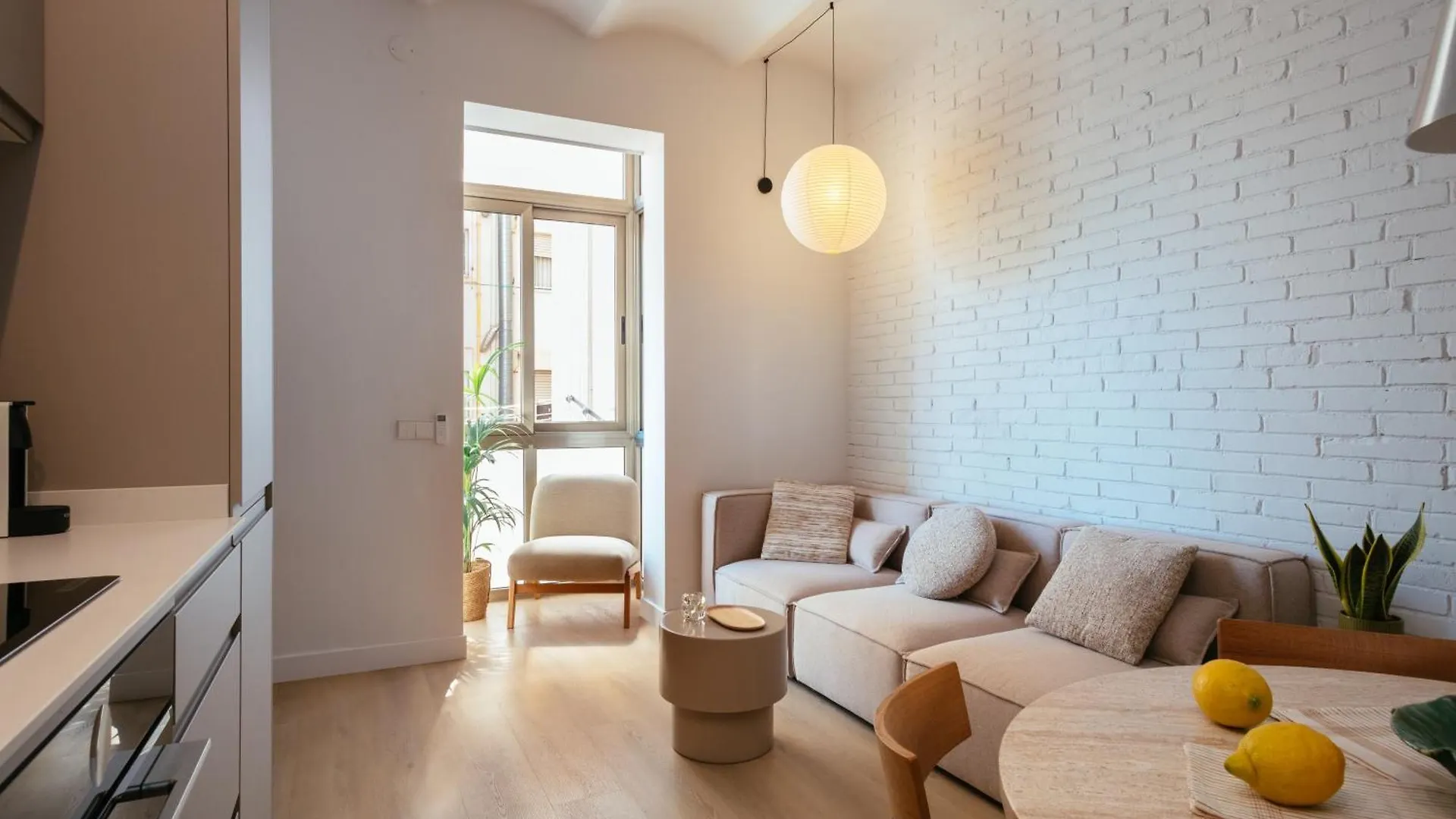 Newly Renovated Stylish Eixample - Great Location Apartment Barcelona