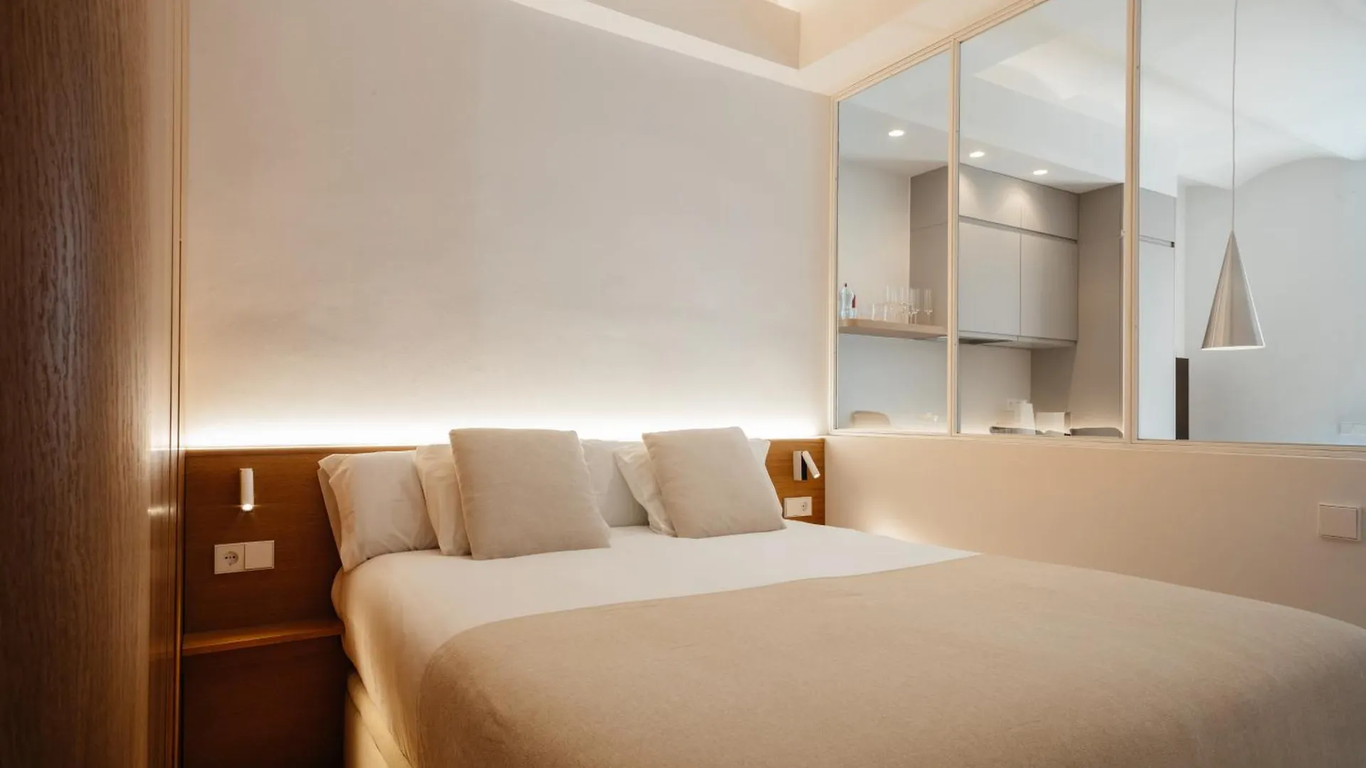 Newly Renovated Stylish Eixample - Great Location Apartment Barcelona