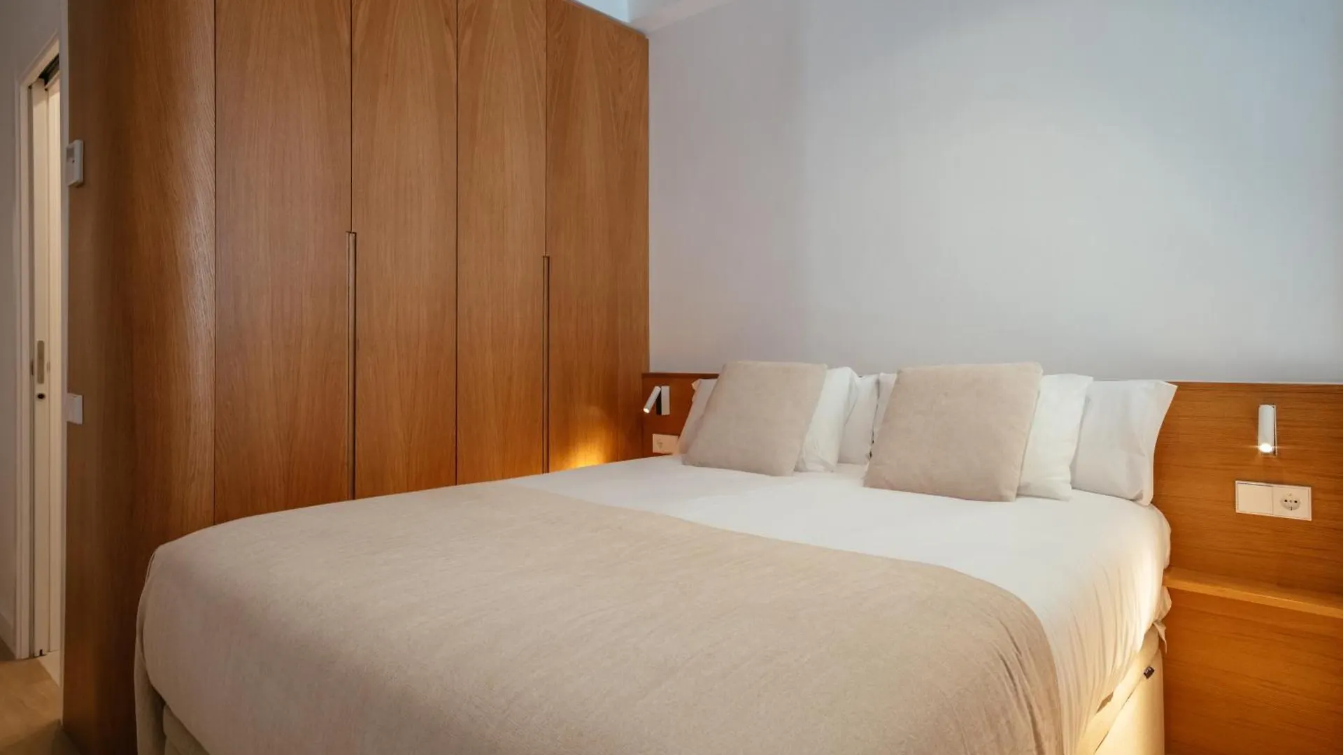 Newly Renovated Stylish Eixample - Great Location Apartment Barcelona 0*,  Spain