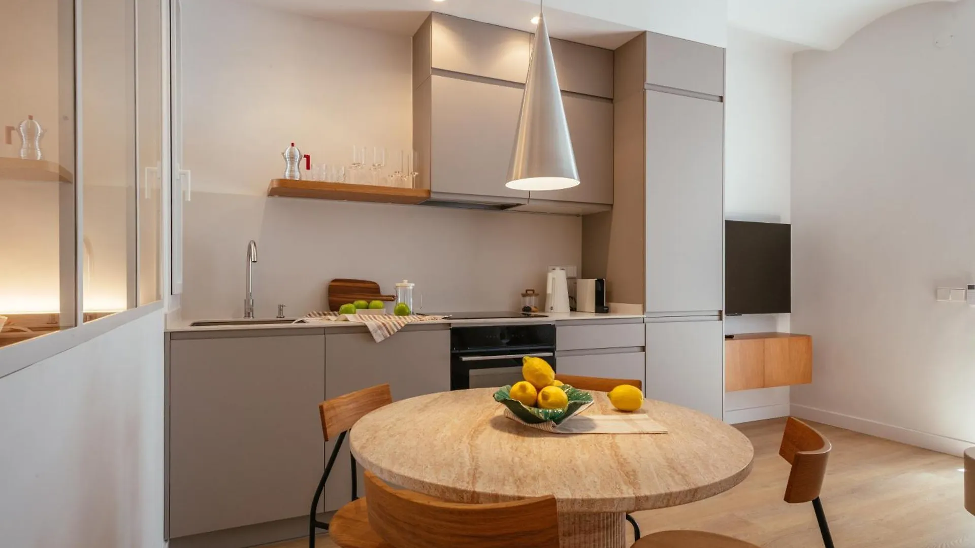 Newly Renovated Stylish Eixample - Great Location Apartment Barcelona