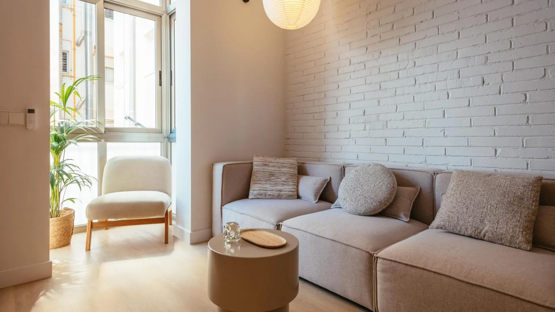 Newly Renovated Stylish Eixample - Great Location Apartment Barcelona