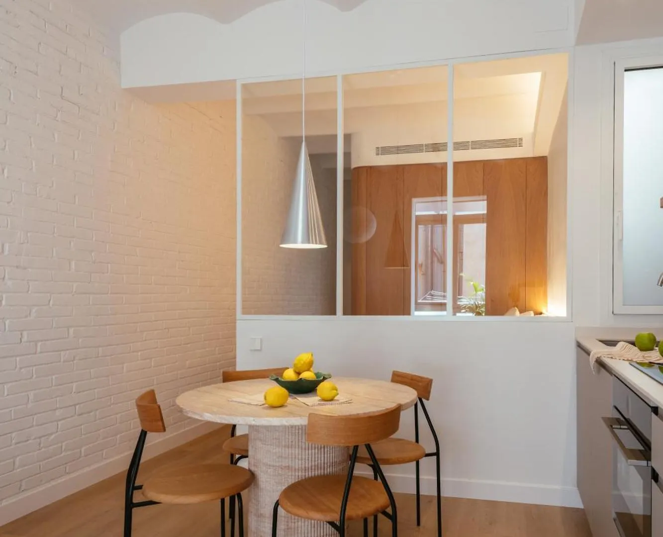 Newly Renovated Stylish Eixample - Great Location Apartment Barcelona
