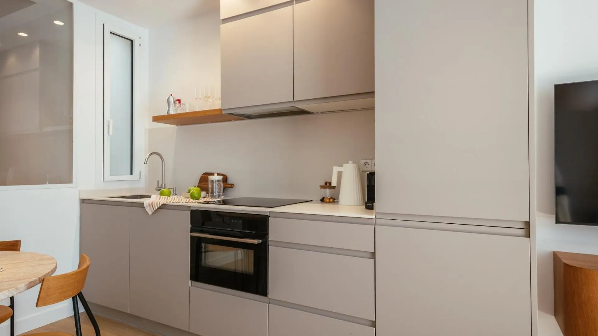 Newly Renovated Stylish Eixample - Great Location Apartment Barcelona 0*,