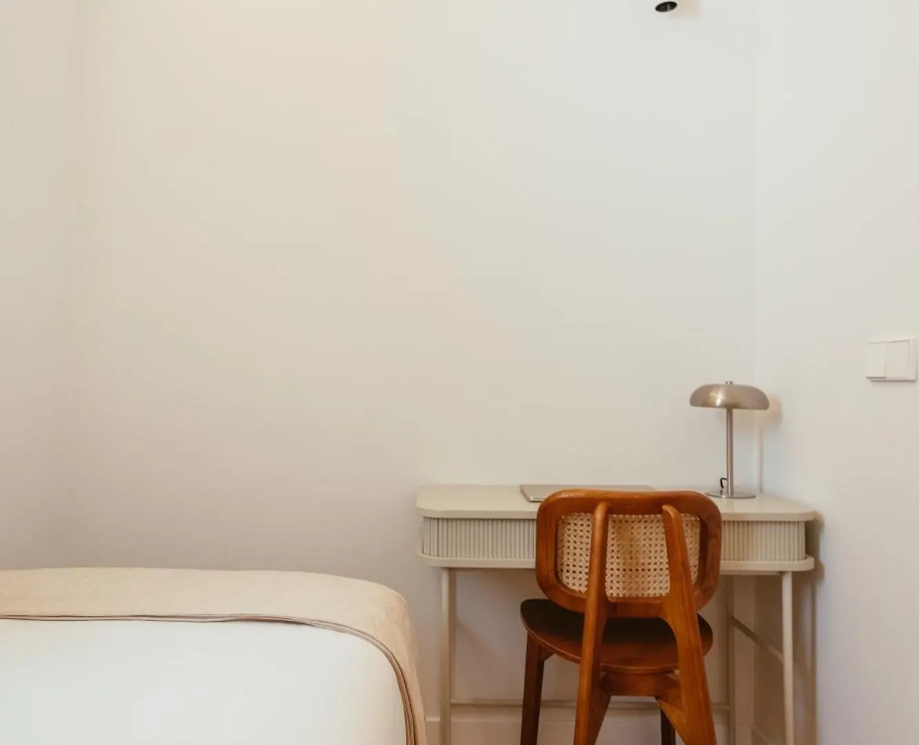Newly Renovated Stylish Eixample - Great Location Apartment Barcelona